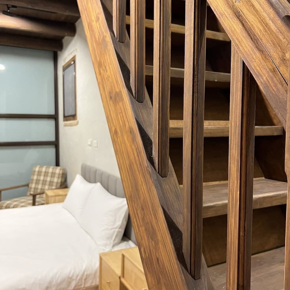 Signature Room, Multiple Beds, Courtyard View, Mezzanine