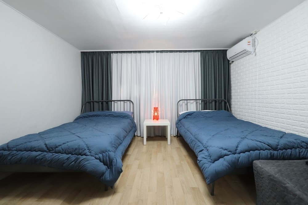Economy Room, 2 Queen Beds, Non Smoking, Shared Bathroom