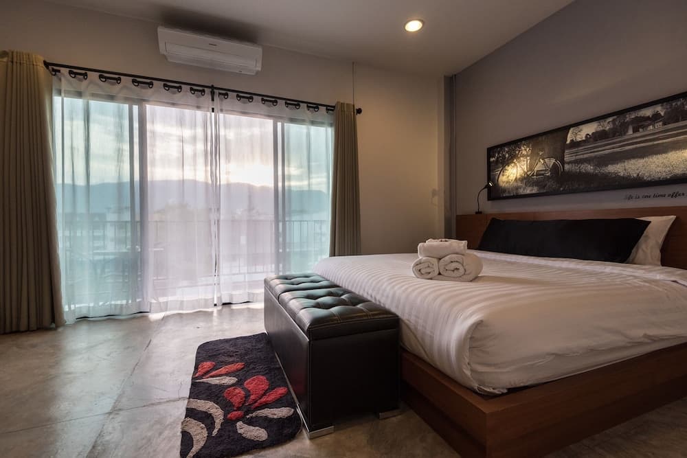 Standard Double Room, 1 King Bed, Balcony, Mountain View