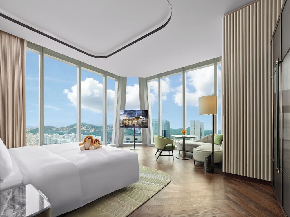 MGM 270-degree Deluxe City View King