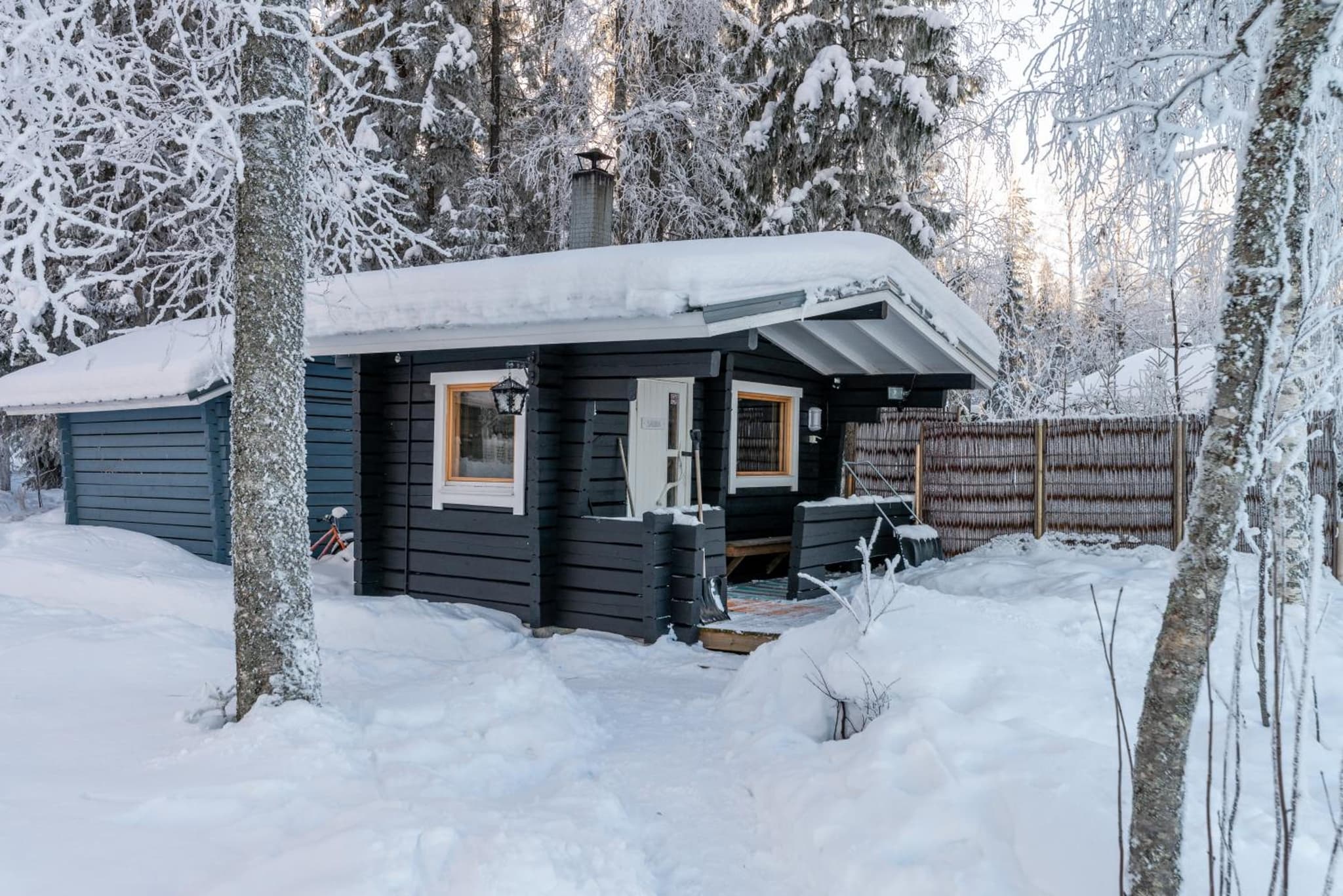 Lähderinne - 2 bedroom log cabin, private beach, wifi & sauna